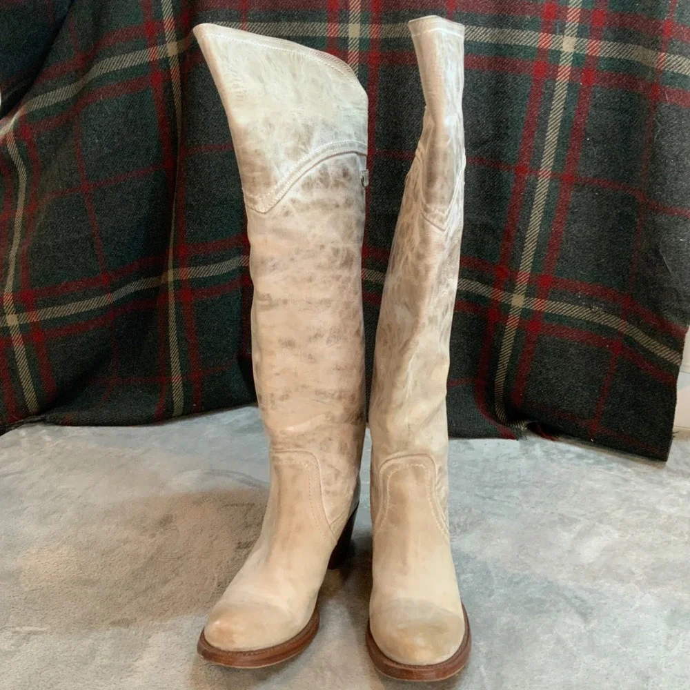 Frye Jane Tall Cuff Boot Distressed Cream Leather Equestrian Block Heel EUC 7B